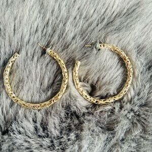 Kendra Scott gold earring hoop